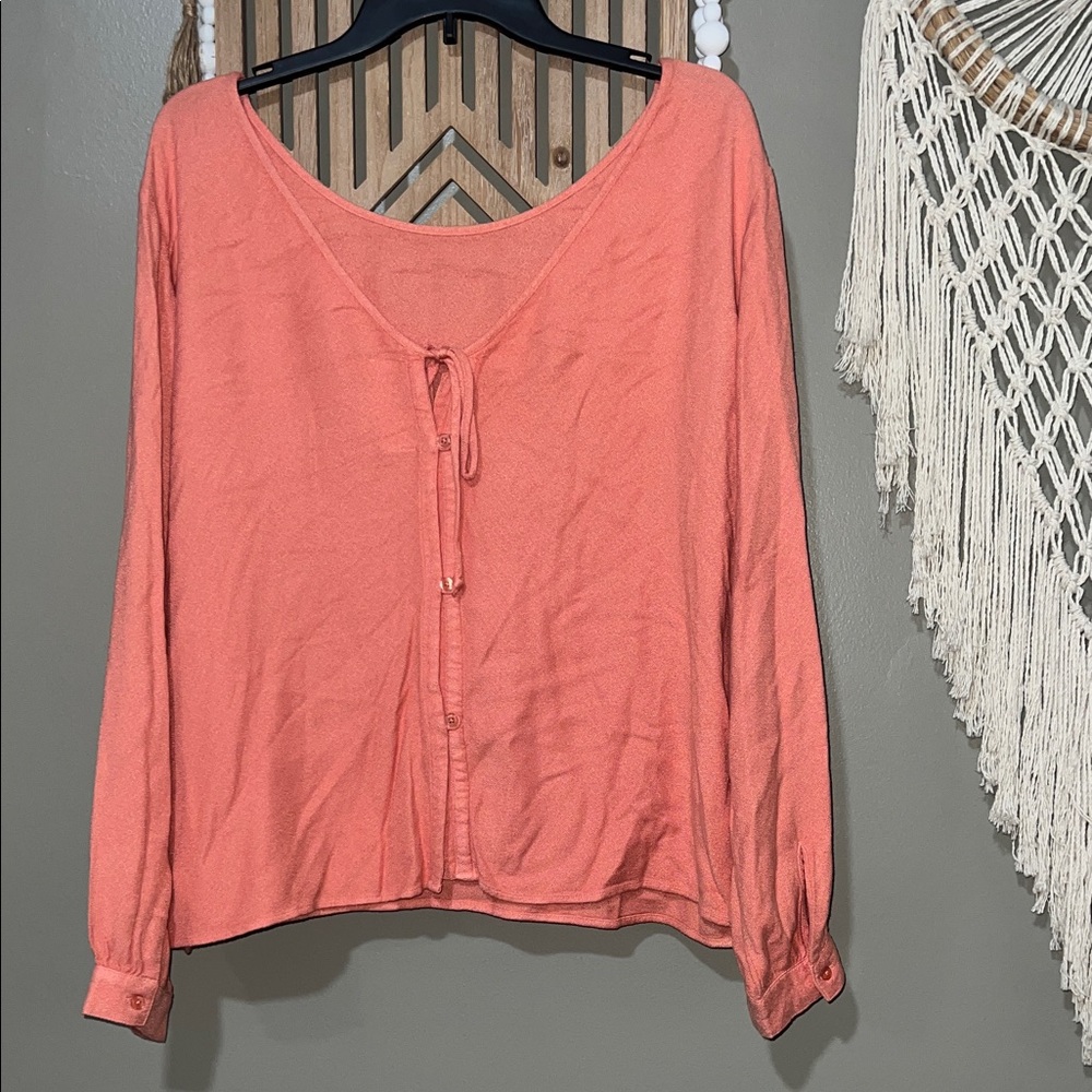 ANTHROPOLOGIE
Cloth+Stone Coral Buttons Tie Back blouse woman’s size XL